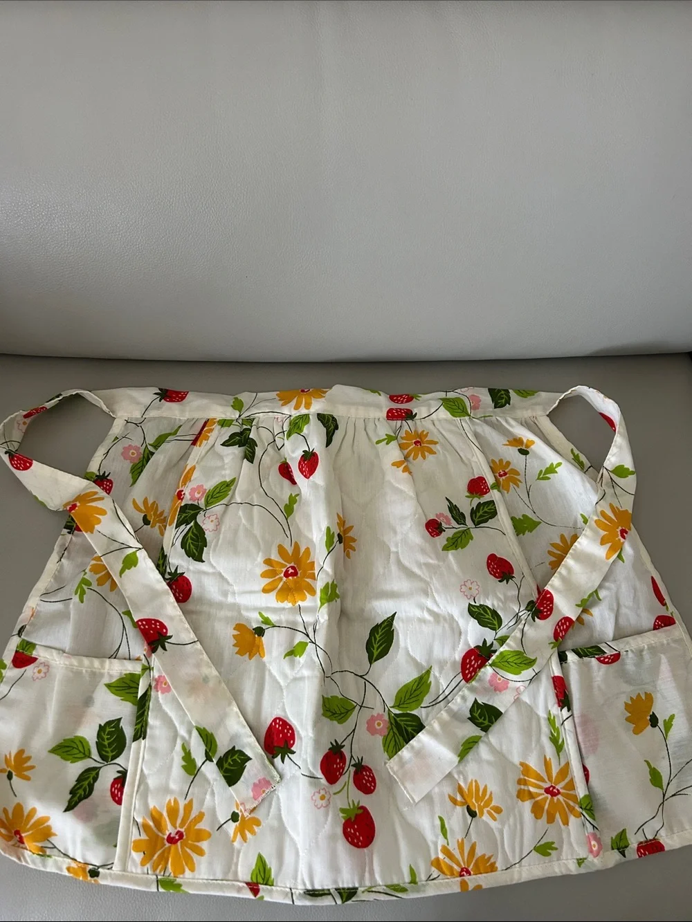 Vntg White Floral Apron with Strawberry Print